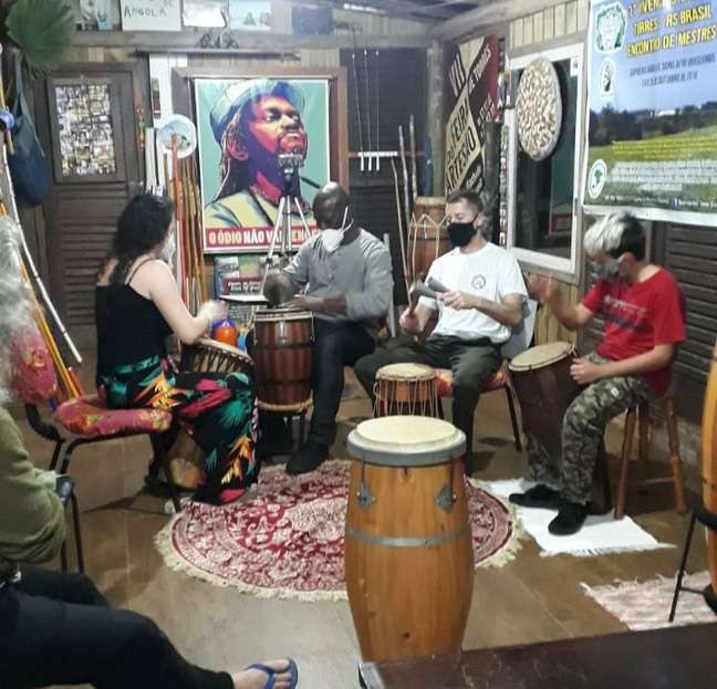 Roda de tambores e musicalidade no Centro Cultural